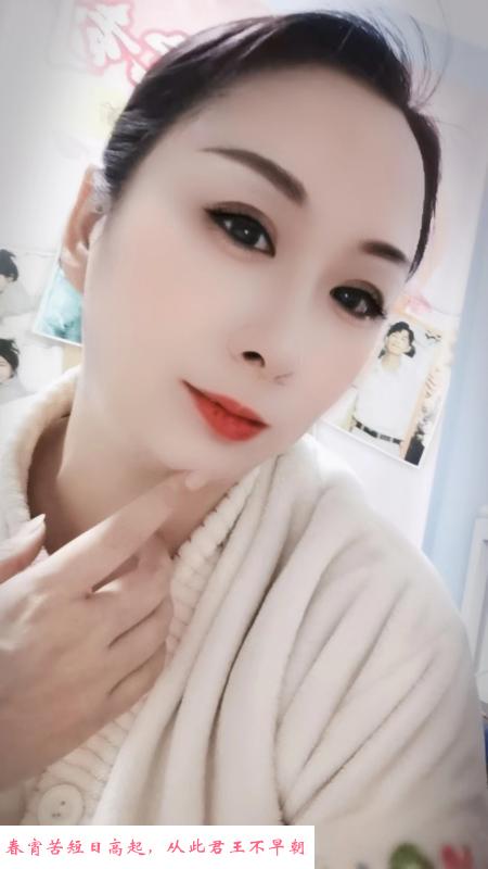 黑丝旗袍骚蜜儿 第1张