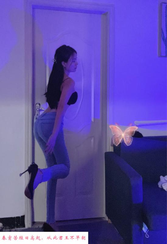 S型身材骚逼御姐 第2张