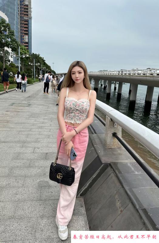 岛内身材颜值系小九月 第1张