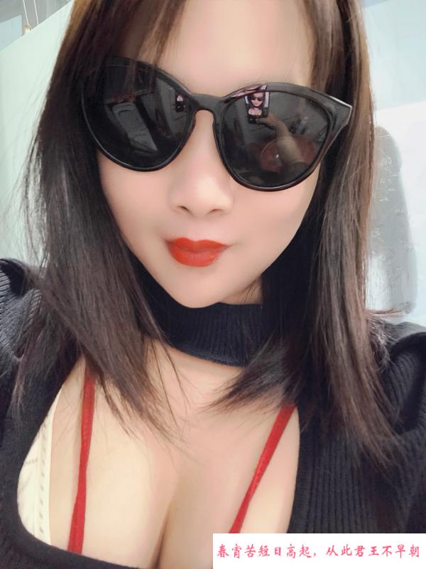 大胸肥臀小骚妇 第1张