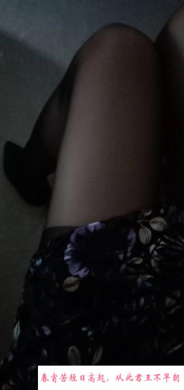 石路附近长腿骚女 第4张
