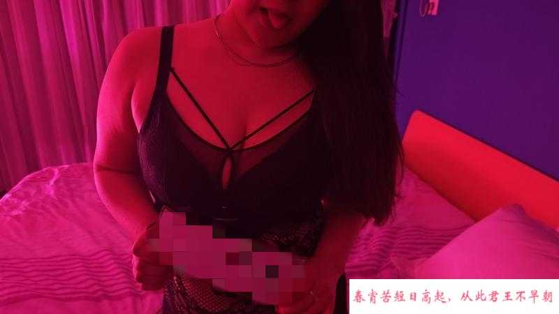 大胸肥臀轻熟浅浅 第3张