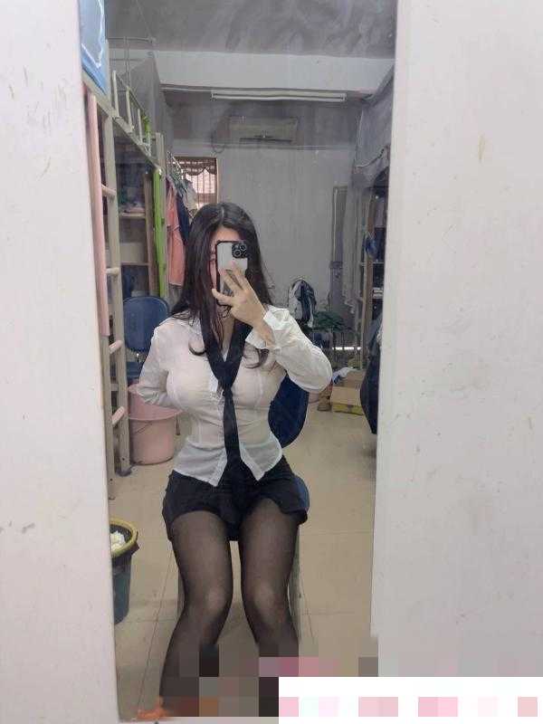 大波研究生病娇 第2张