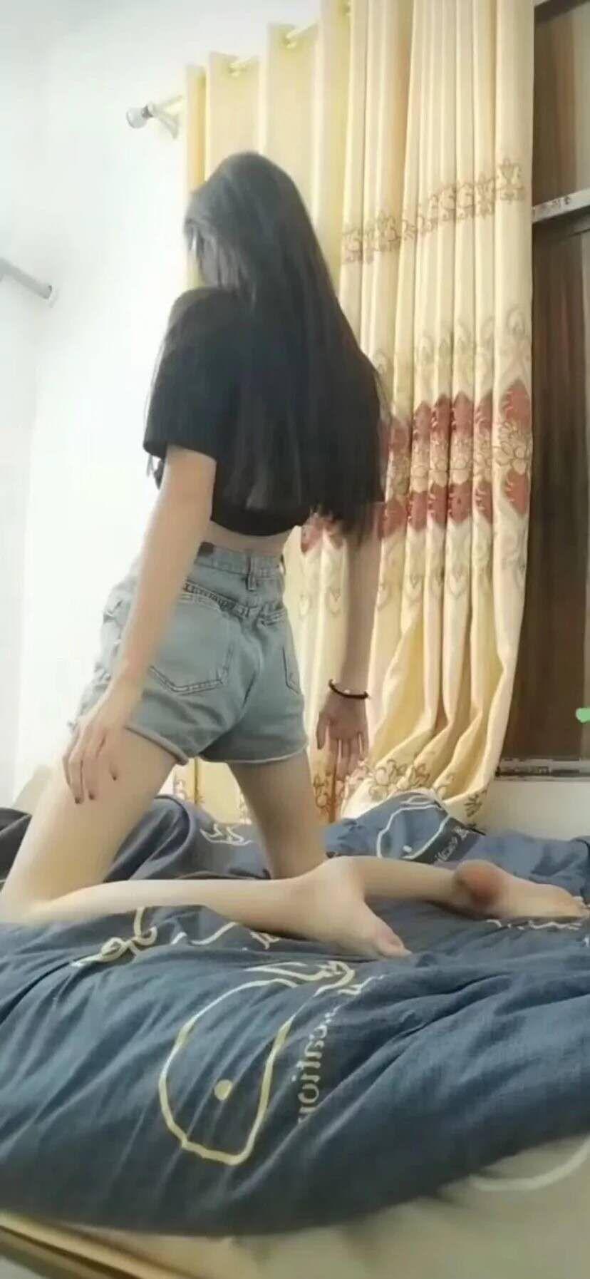 唐山站前路22岁小妹刚下海不久 第2张