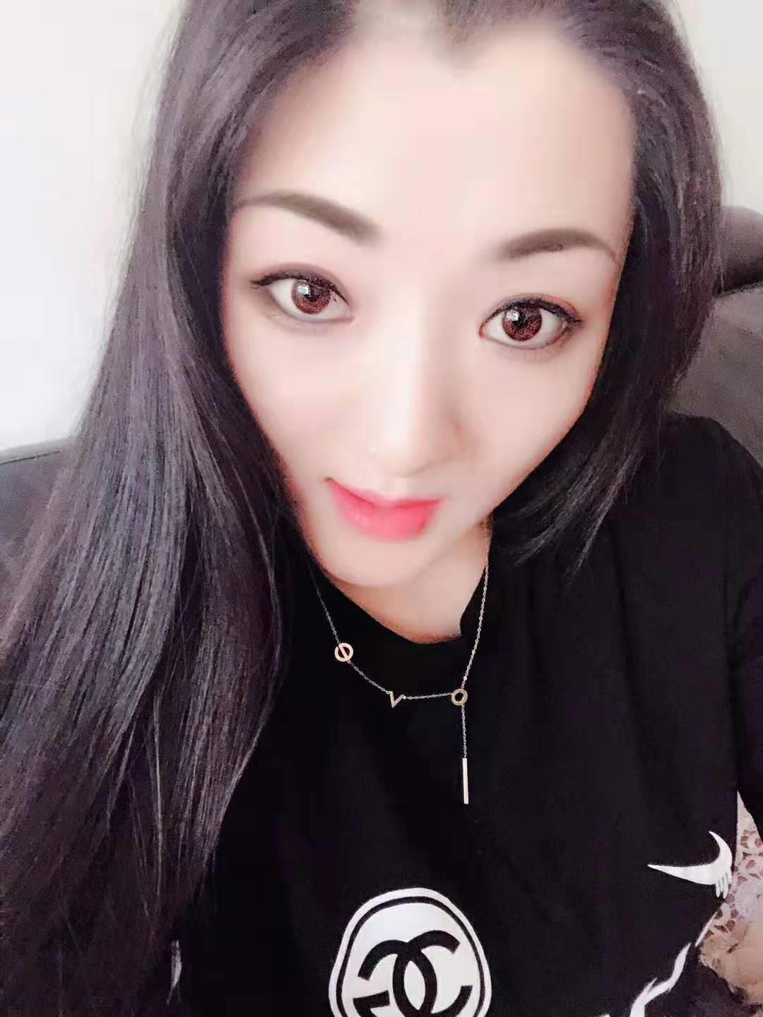 大个美女 第1张