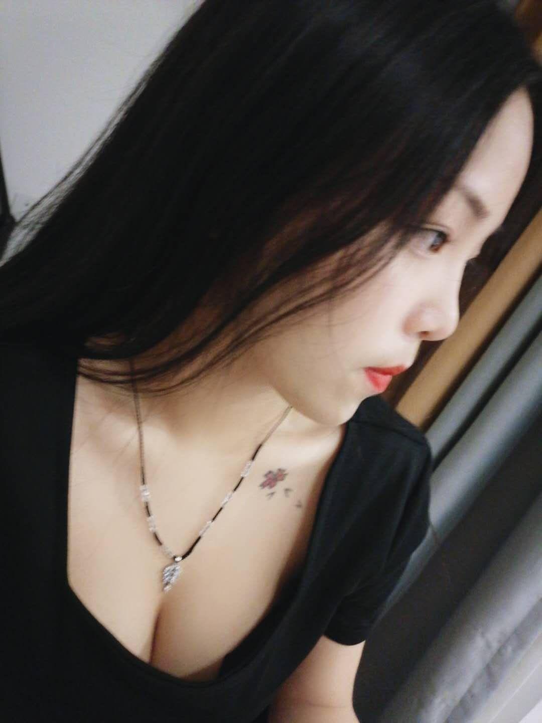 00后依依 第1张