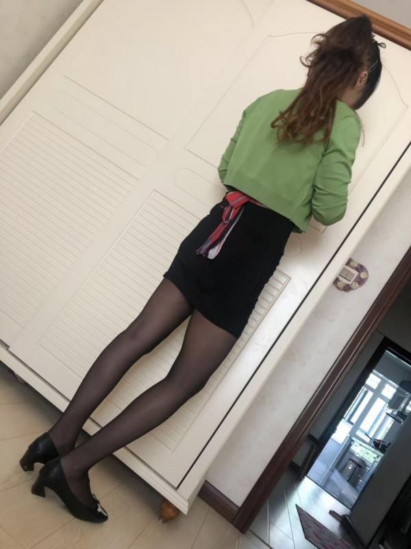 170多黑丝熟女 第2张