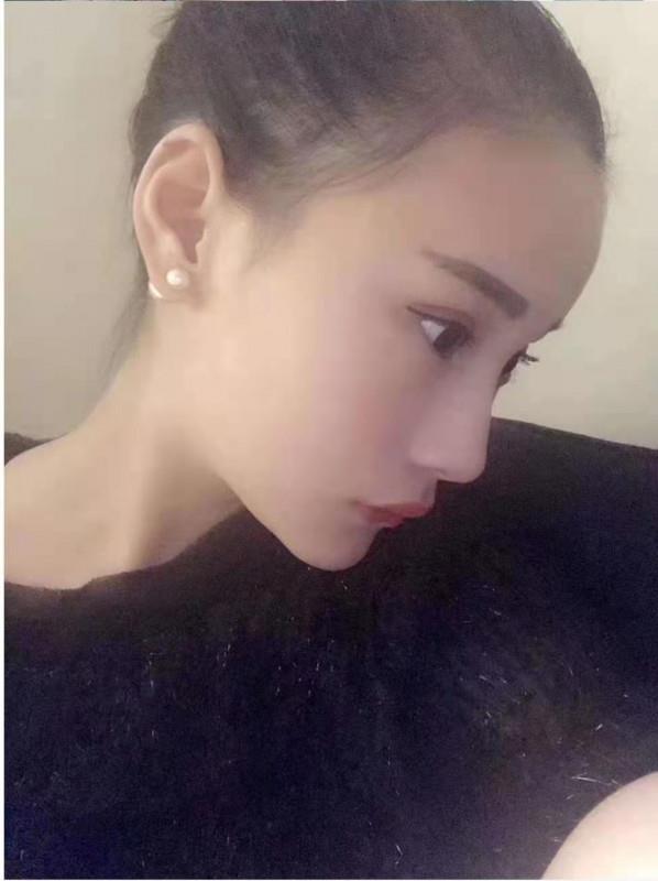 素颜大胸刚下海 第2张