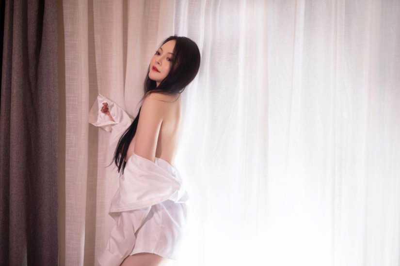 火车站大奶妹 第1张