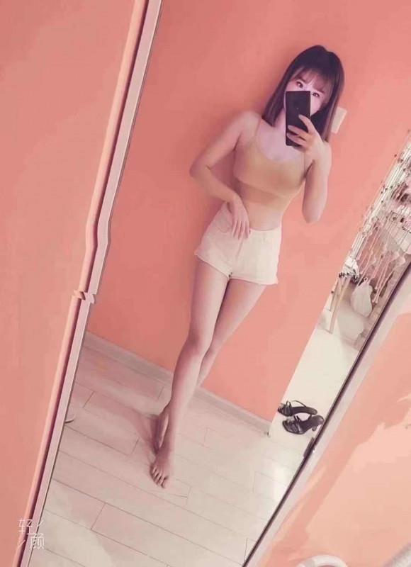 性感小姐姐文文 第1张