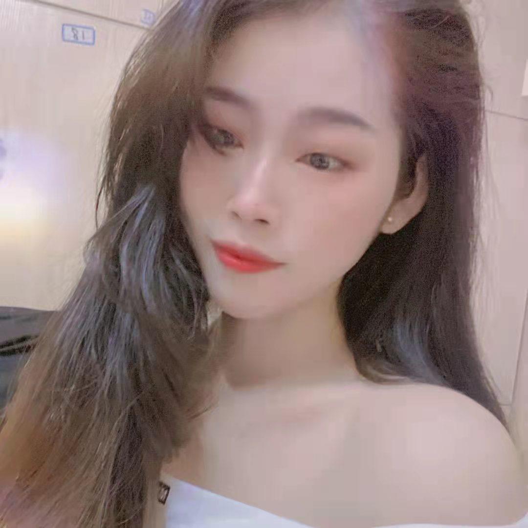 红山年轻妹纸一个雨伞 第2张