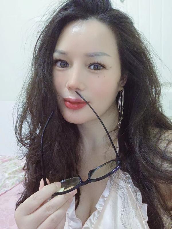 D胸风韵少妇 第2张