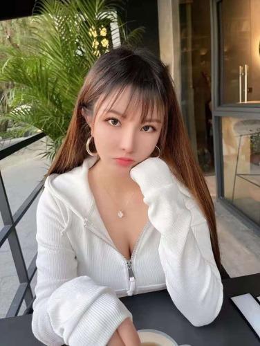 大胸御姐,身材高挑不机车。 第1张