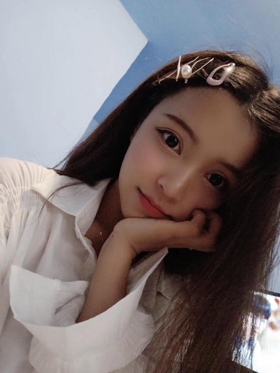 南门妍妍，颜值身材俱佳的兼职 第2张