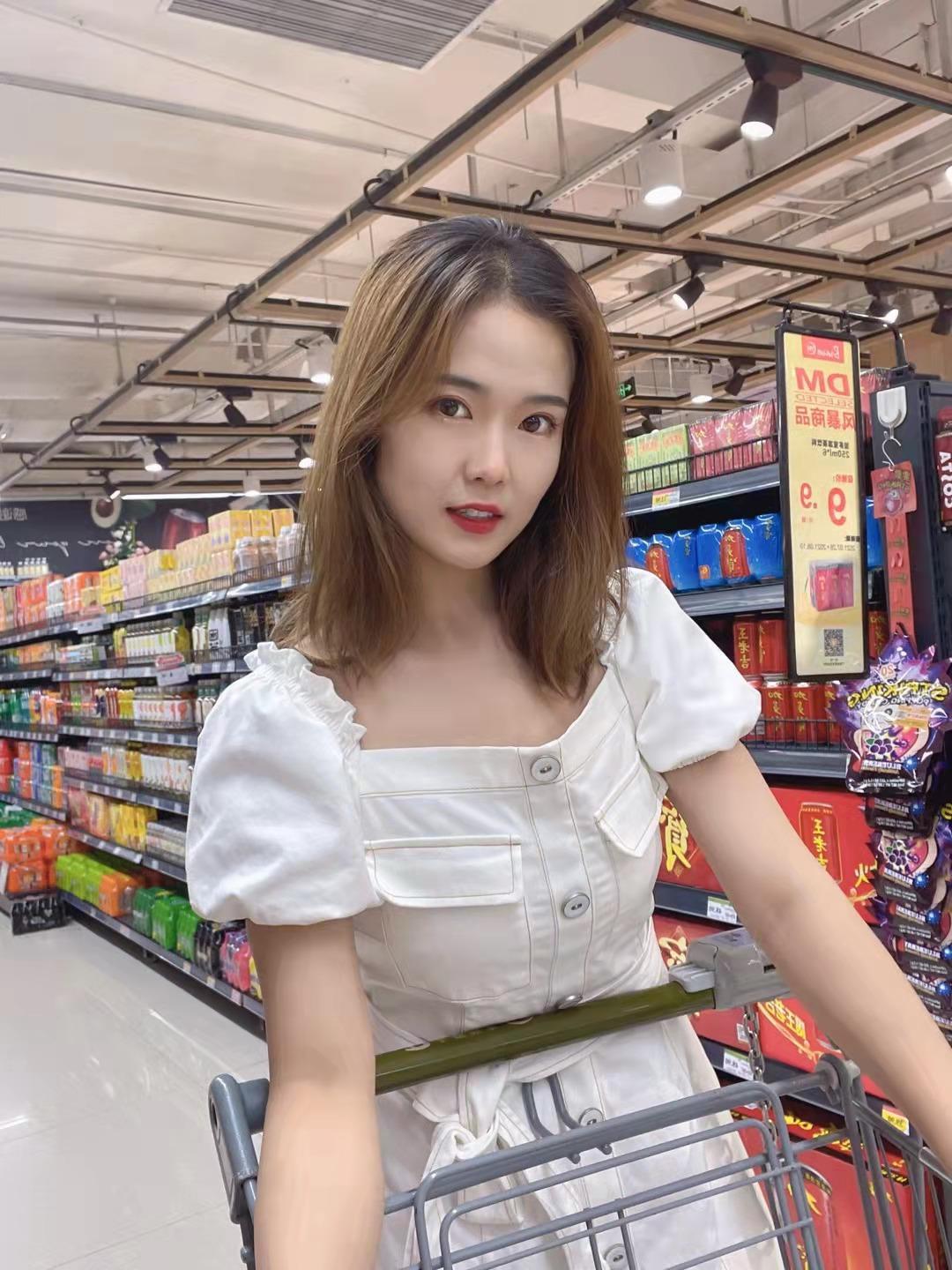 刚做不久年轻漂亮小姐姐 第3张
