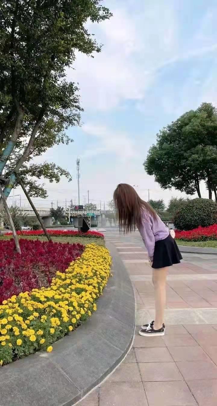 年轻漂亮身材棒的小姐姐 第3张