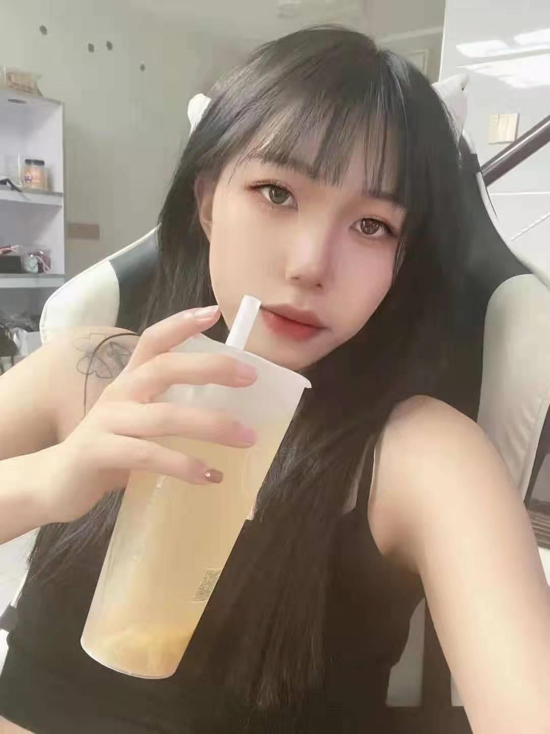 苏元地铁附近，小纯情高颜值妹子Sun 第1张