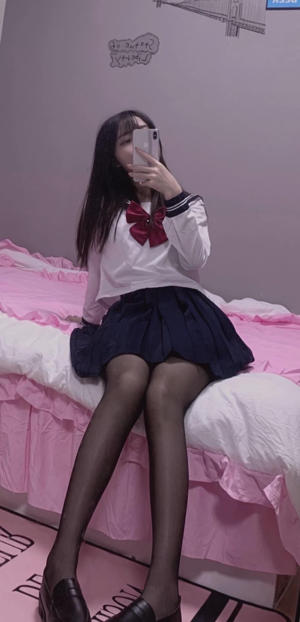 天府广场旁啪啪一线天性感年轻妹儿，非常骚 第1张