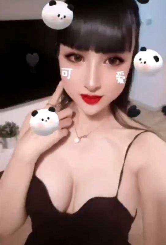 百子湾奶牛妹子，光这对车灯值回票价 第1张