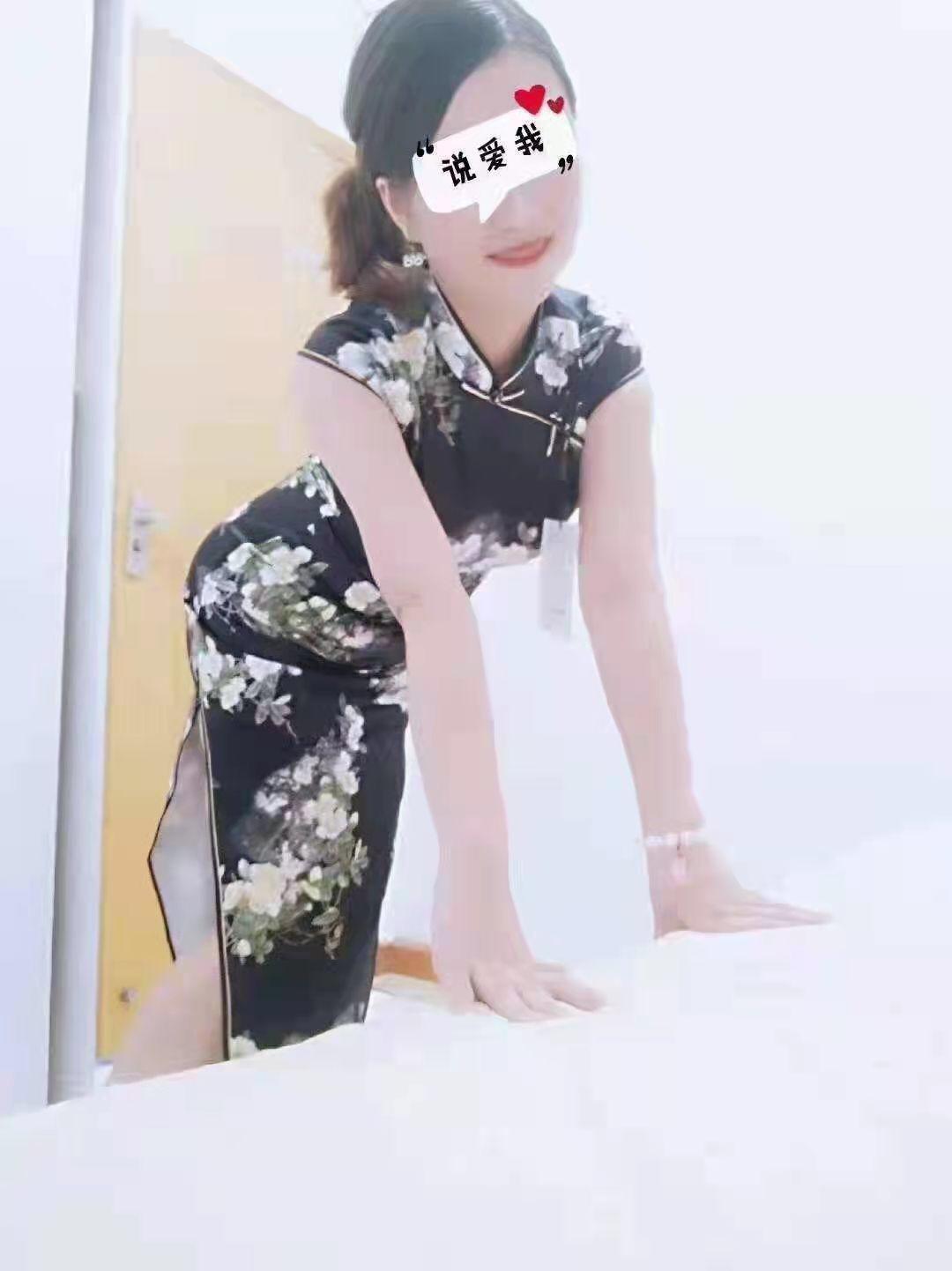 风骚女人静静，喜欢穿着旗袍干 第3张