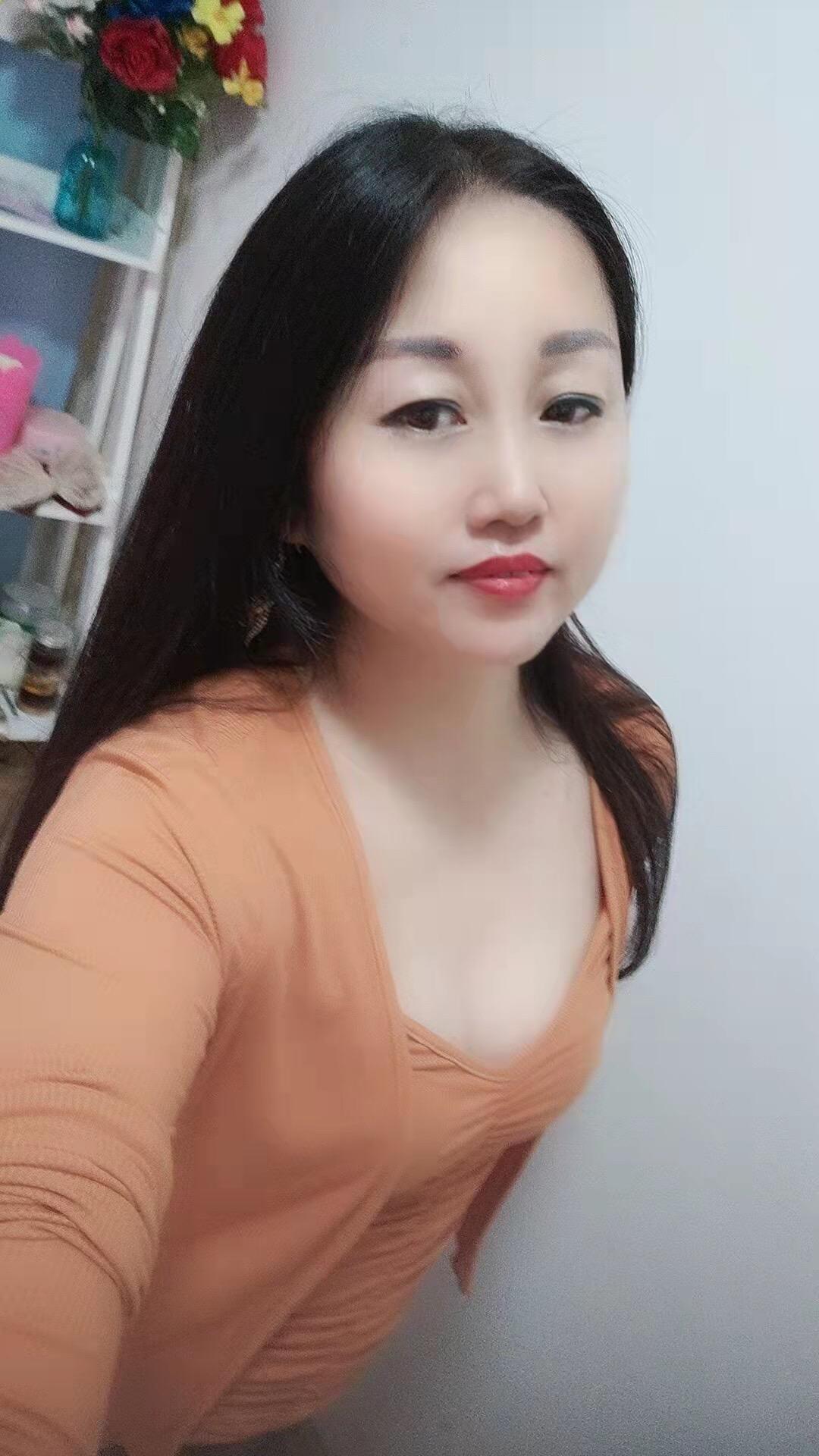 大奶骚少妇，后入舒服肉肉的 第1张