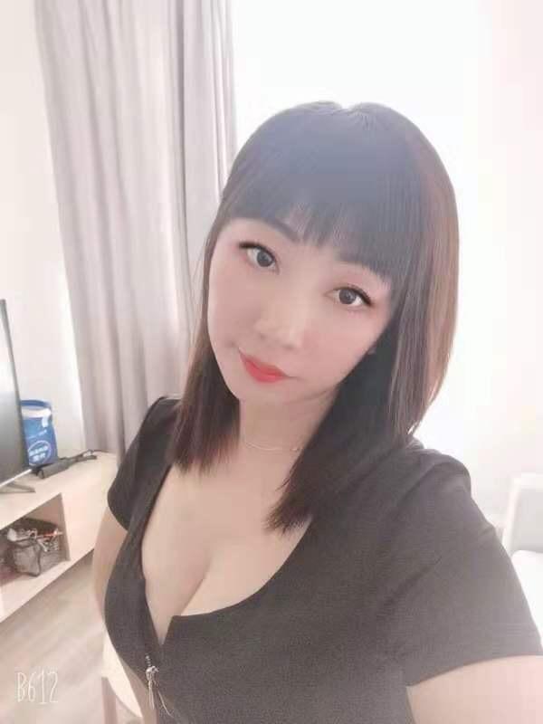 喜欢少妇的看过来前凸后翘比较骚的丽丽 第2张