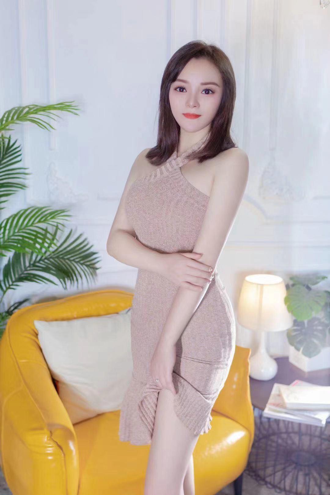 东莞服务系乖乖女，外表纯洁内心淫荡，艳舞舌吻颜射都有 第1张